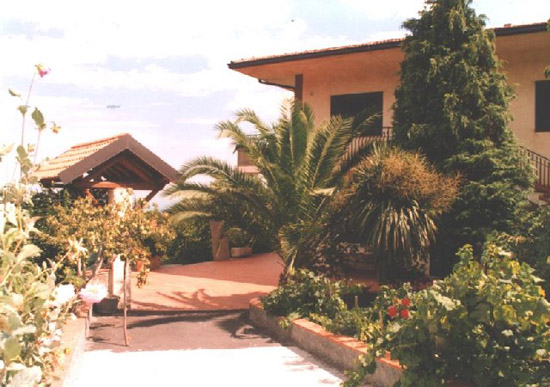 Il Villino - Il vialetto d'ingresso